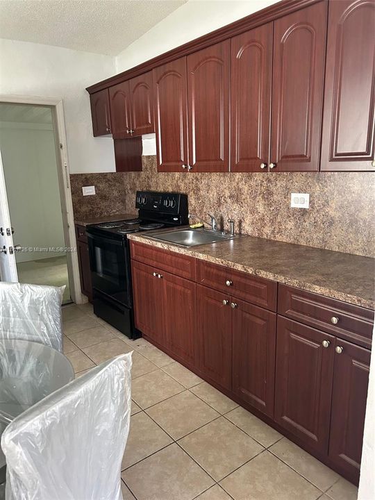 For Rent: $2,600 (2 beds, 1 baths, 720 Square Feet)