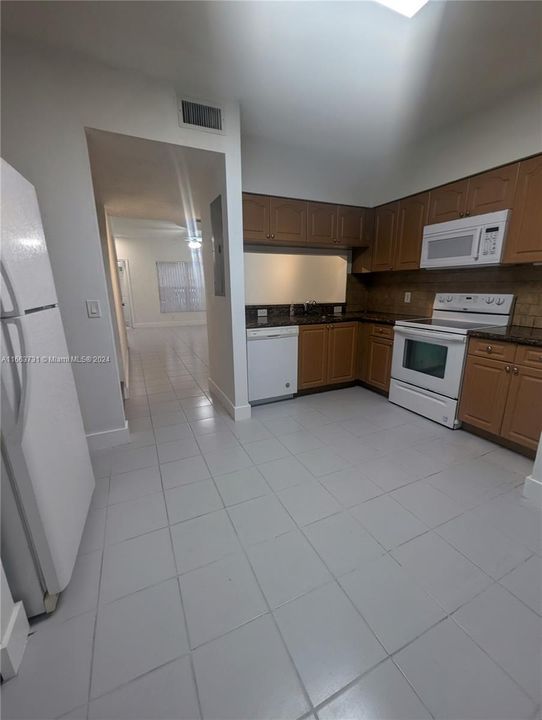 For Rent: $2,750 (2 beds, 2 baths, 1110 Square Feet)