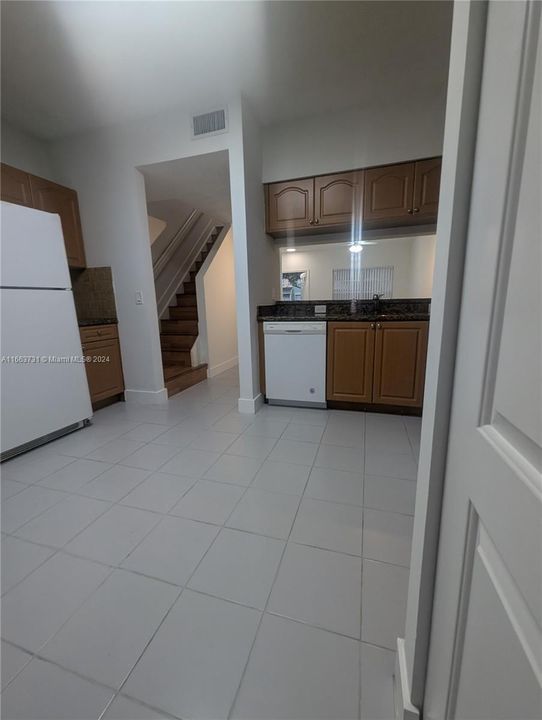 For Rent: $2,750 (2 beds, 2 baths, 1110 Square Feet)