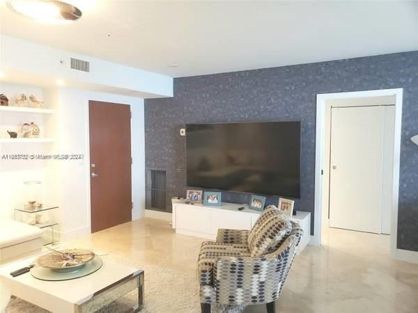 For Rent: $8,500 (2 beds, 2 baths, 1392 Square Feet)