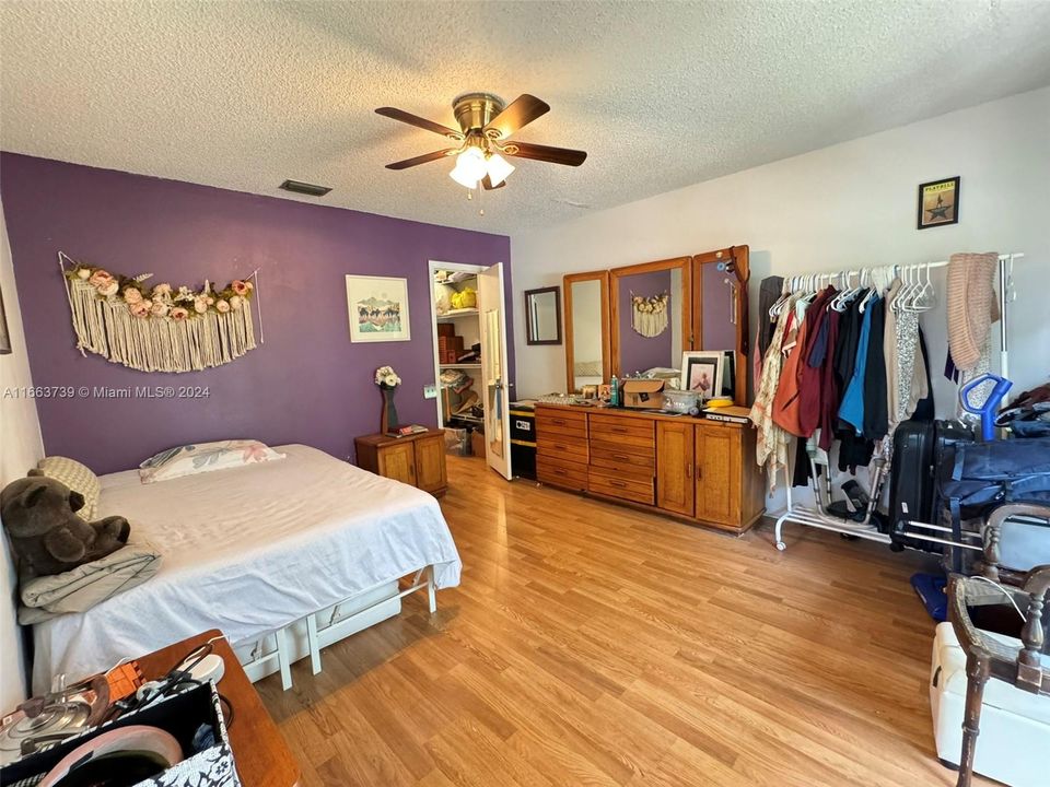 For Sale: $335,000 (2 beds, 2 baths, 1330 Square Feet)