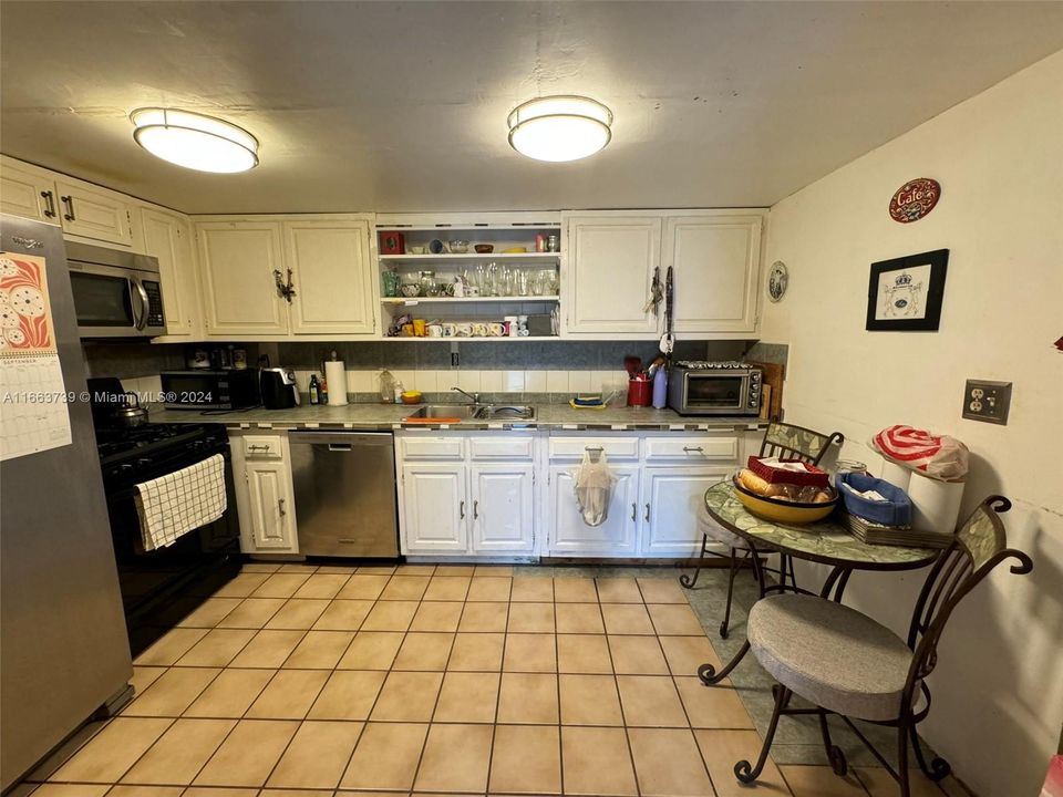 For Sale: $335,000 (2 beds, 2 baths, 1330 Square Feet)