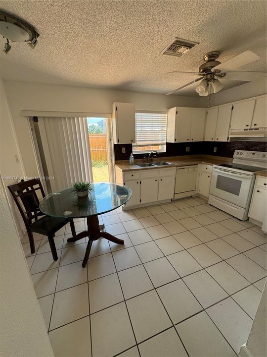 For Rent: $2,550 (2 beds, 2 baths, 1100 Square Feet)