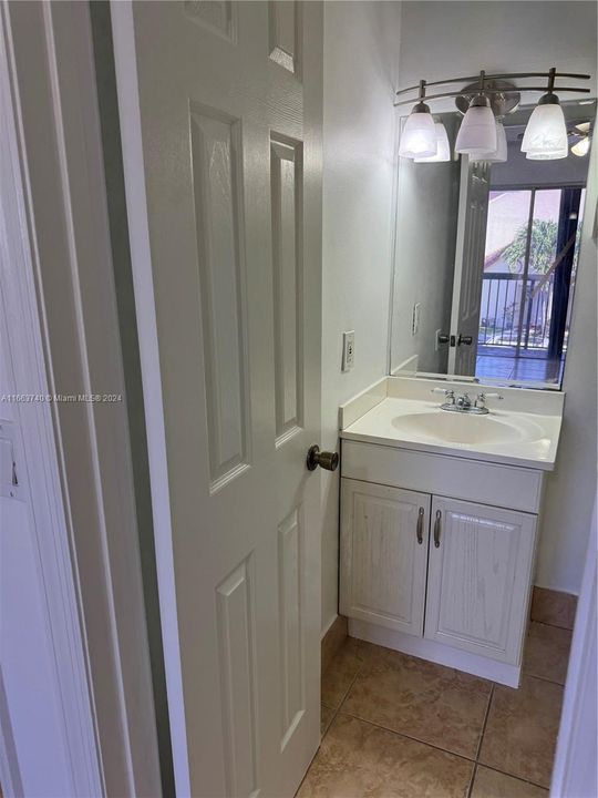 For Rent: $2,550 (2 beds, 2 baths, 1100 Square Feet)