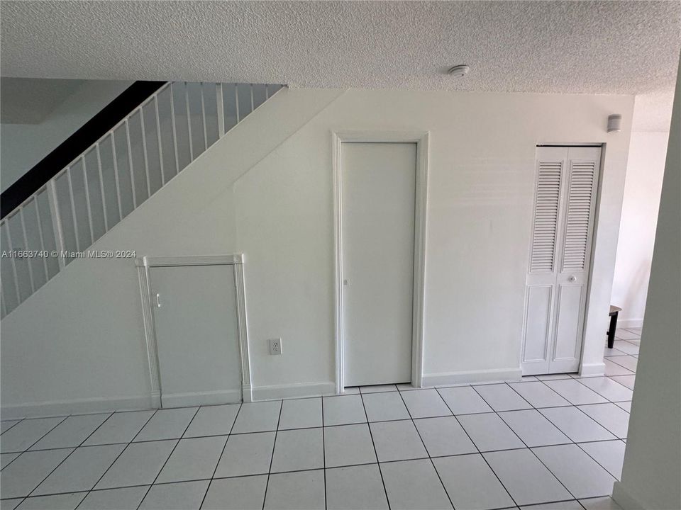 For Rent: $2,550 (2 beds, 2 baths, 1100 Square Feet)