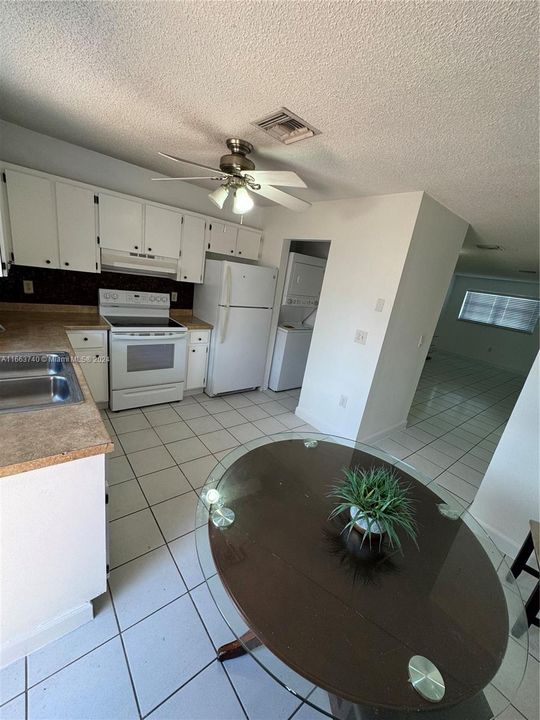 For Rent: $2,550 (2 beds, 2 baths, 1100 Square Feet)