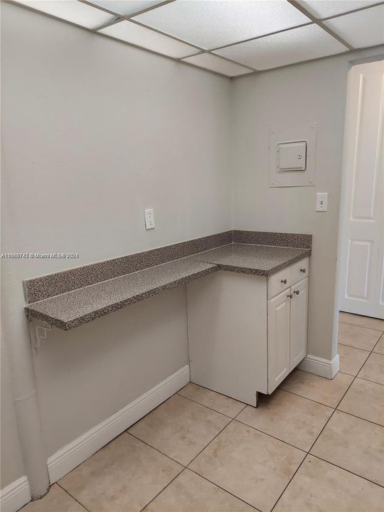 For Sale: $208,000 (1 beds, 1 baths, 714 Square Feet)