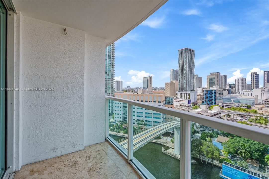 For Sale: $649,900 (2 beds, 2 baths, 1110 Square Feet)