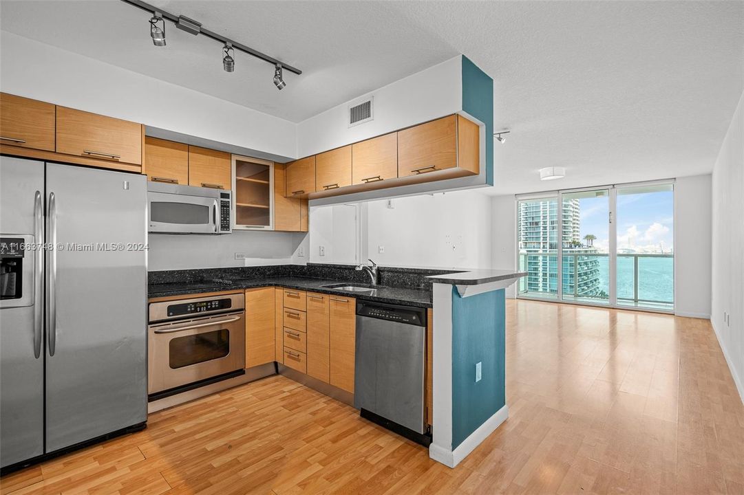 For Sale: $649,900 (2 beds, 2 baths, 1110 Square Feet)