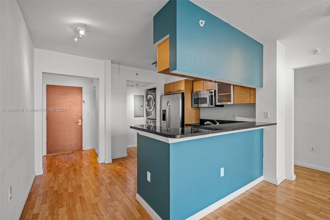 For Sale: $649,900 (2 beds, 2 baths, 1110 Square Feet)