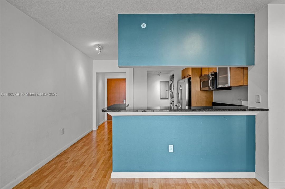 For Sale: $649,900 (2 beds, 2 baths, 1110 Square Feet)