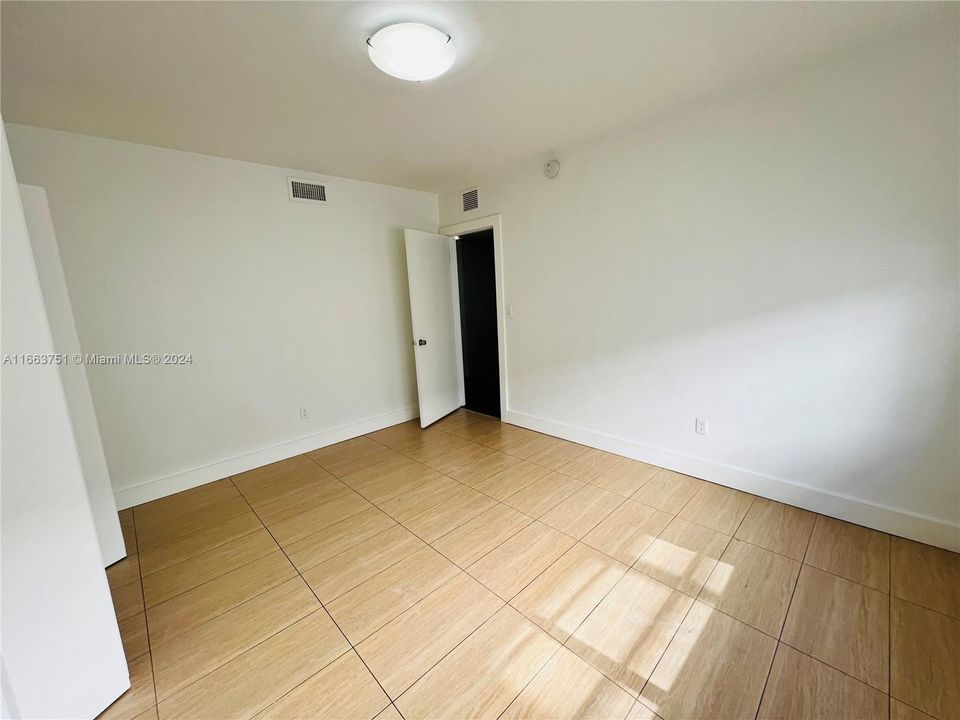 For Rent: $3,000 (2 beds, 2 baths, 1350 Square Feet)