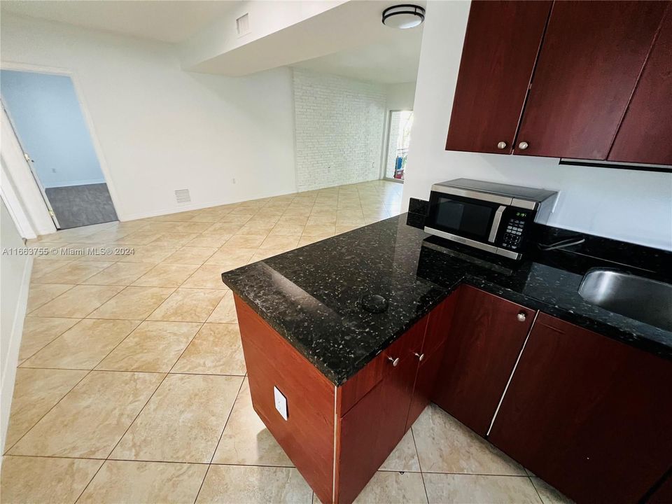 For Rent: $2,850 (2 beds, 1 baths, 1200 Square Feet)