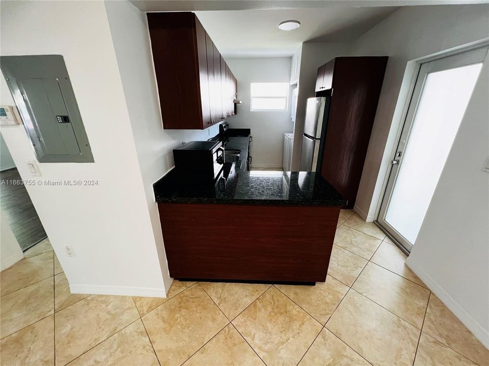 For Rent: $2,850 (2 beds, 1 baths, 1200 Square Feet)