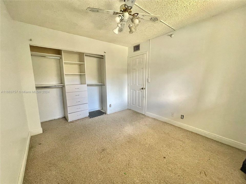 For Sale: $237,500 (2 beds, 2 baths, 1050 Square Feet)