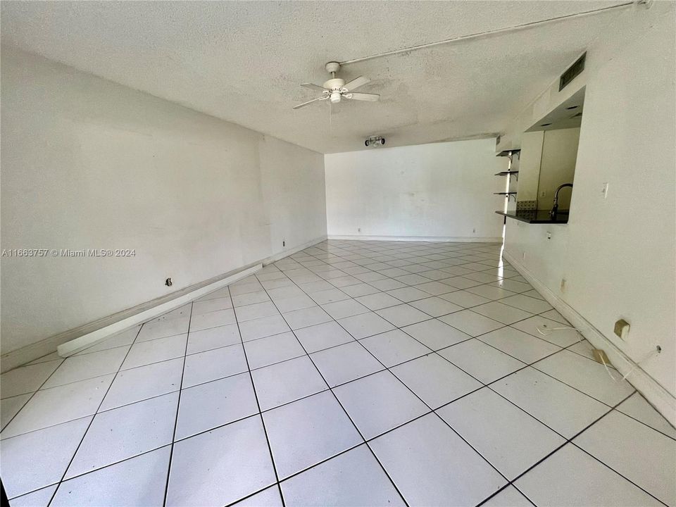 For Sale: $237,500 (2 beds, 2 baths, 1050 Square Feet)