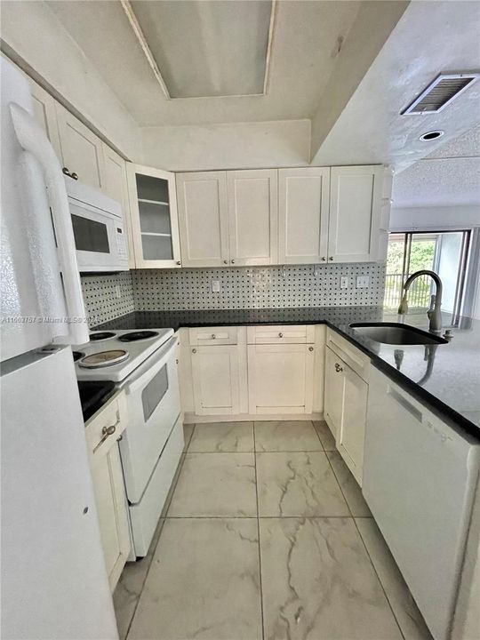 For Sale: $237,500 (2 beds, 2 baths, 1050 Square Feet)