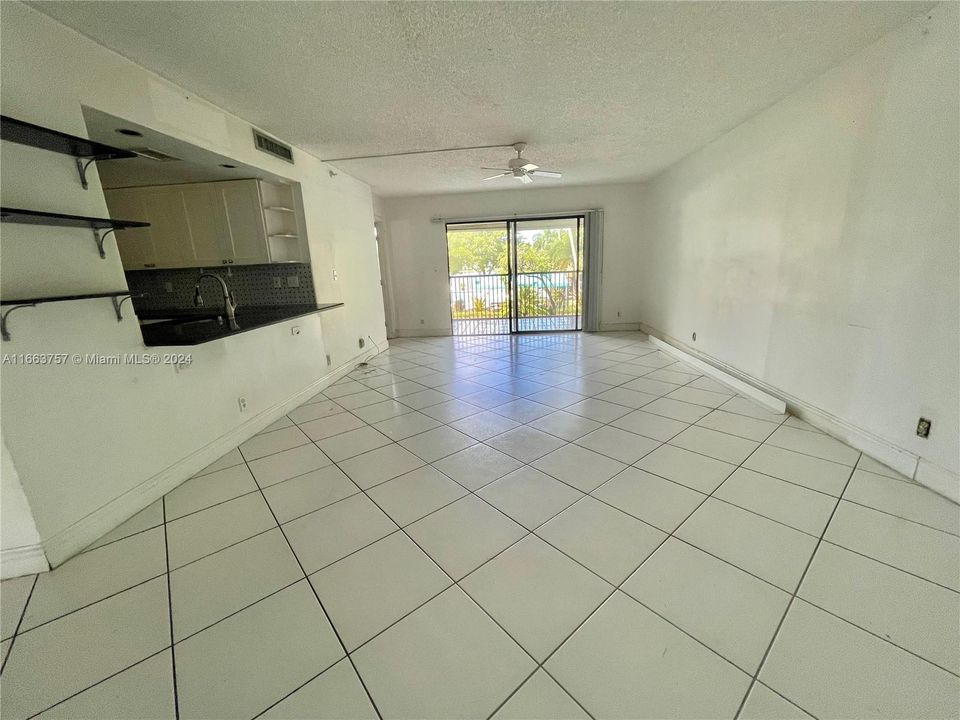 For Sale: $237,500 (2 beds, 2 baths, 1050 Square Feet)