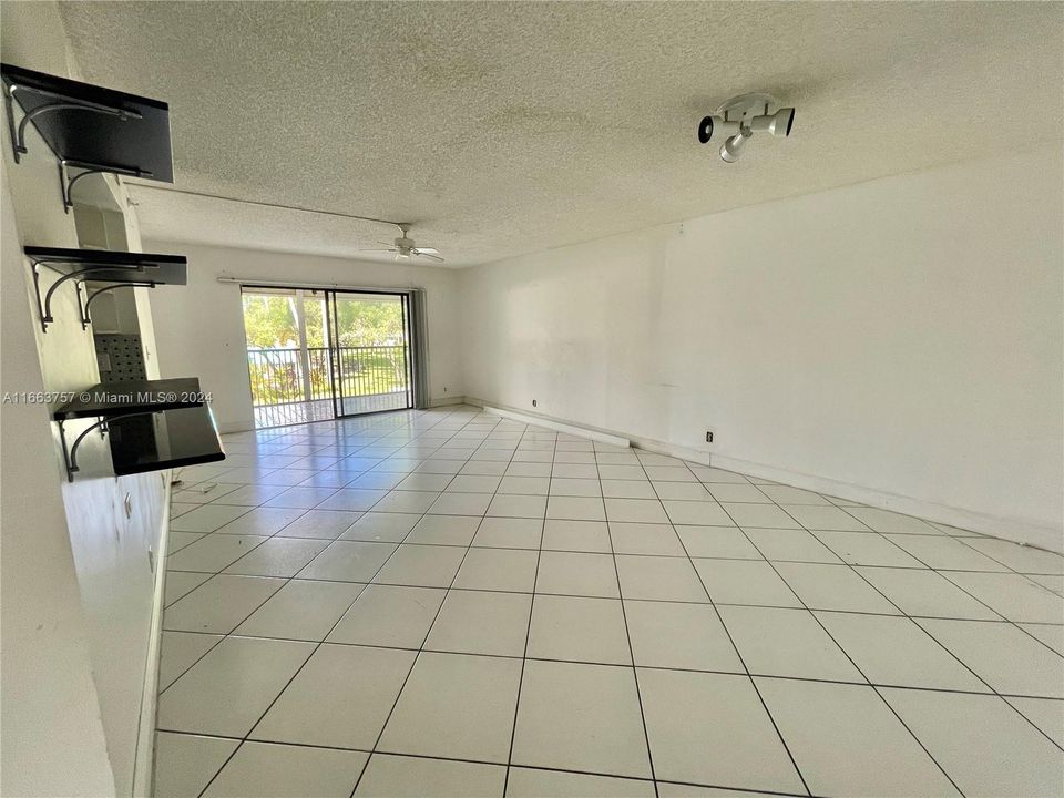 For Sale: $237,500 (2 beds, 2 baths, 1050 Square Feet)