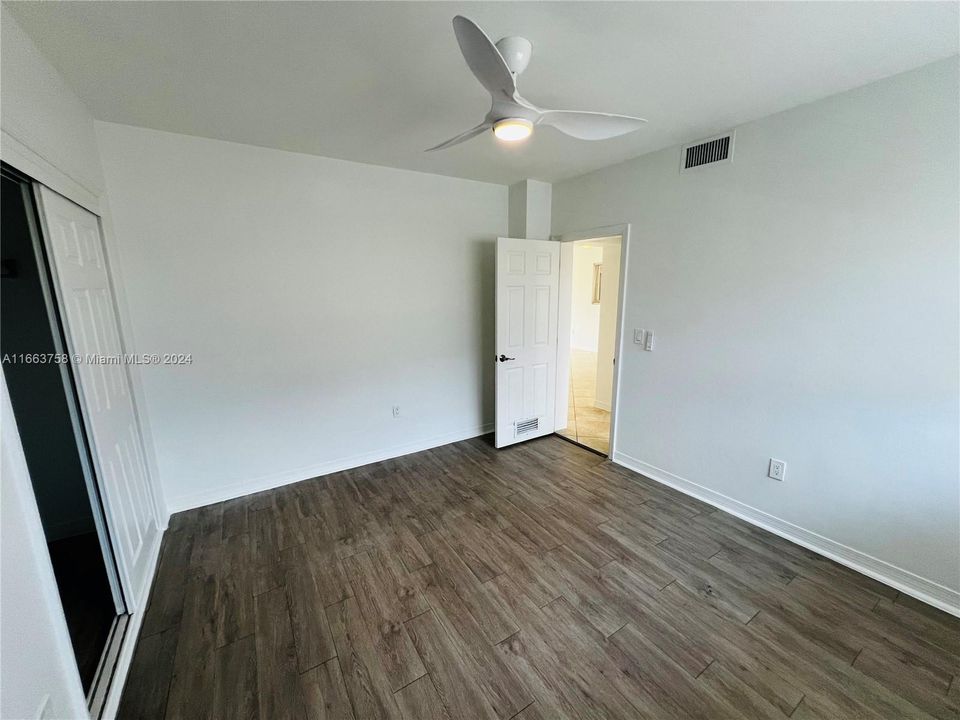 For Rent: $2,300 (1 beds, 1 baths, 800 Square Feet)