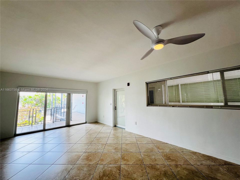 For Rent: $2,300 (1 beds, 1 baths, 800 Square Feet)