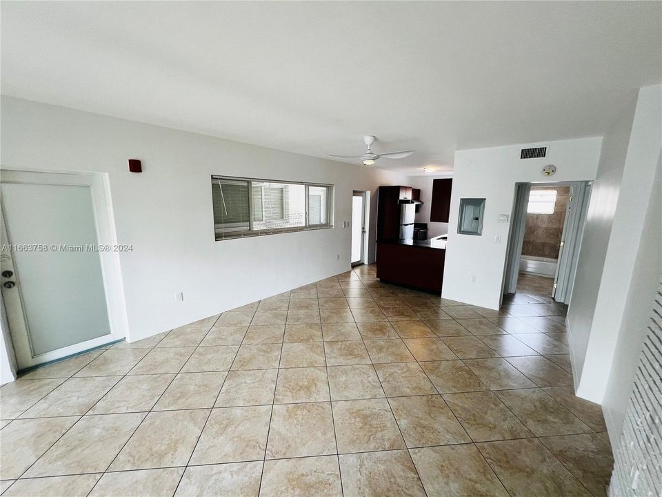 For Rent: $2,300 (1 beds, 1 baths, 800 Square Feet)