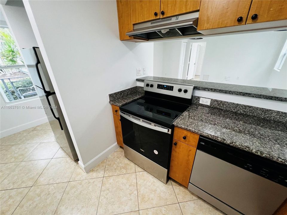 For Rent: $2,300 (1 beds, 1 baths, 775 Square Feet)