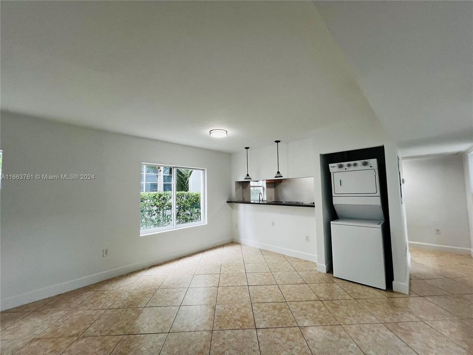 For Rent: $2,300 (1 beds, 1 baths, 775 Square Feet)