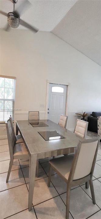 For Sale: $320,000 (2 beds, 2 baths, 1100 Square Feet)