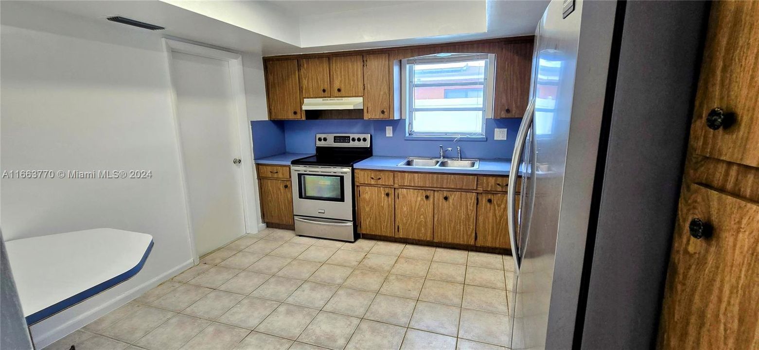 For Rent: $5,000 (3 beds, 2 baths, 1710 Square Feet)