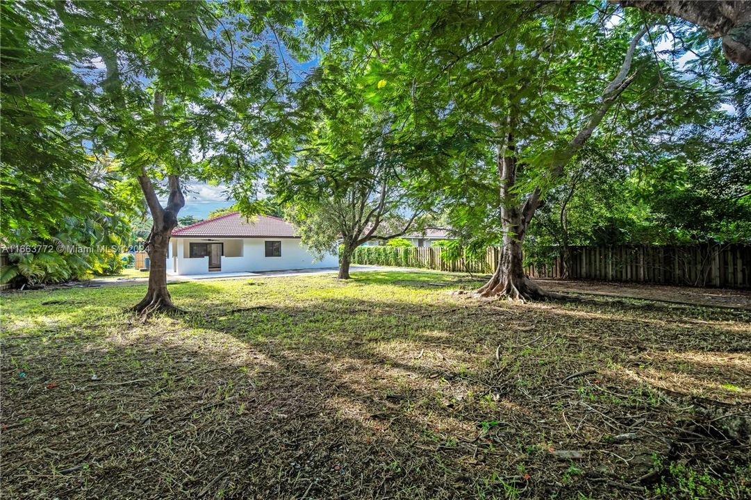 For Sale: $705,000 (3 beds, 2 baths, 1562 Square Feet)