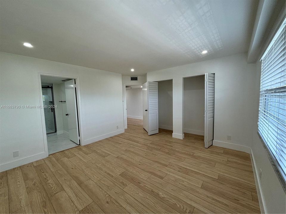 For Sale: $218,000 (1 beds, 1 baths, 1046 Square Feet)