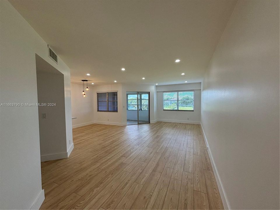 For Sale: $218,000 (1 beds, 1 baths, 1046 Square Feet)