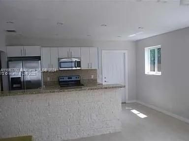 For Sale: $549,900 (3 beds, 2 baths, 1012 Square Feet)