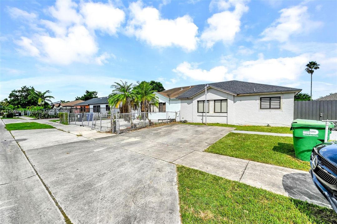 For Sale: $425,000 (3 beds, 1 baths, 960 Square Feet)