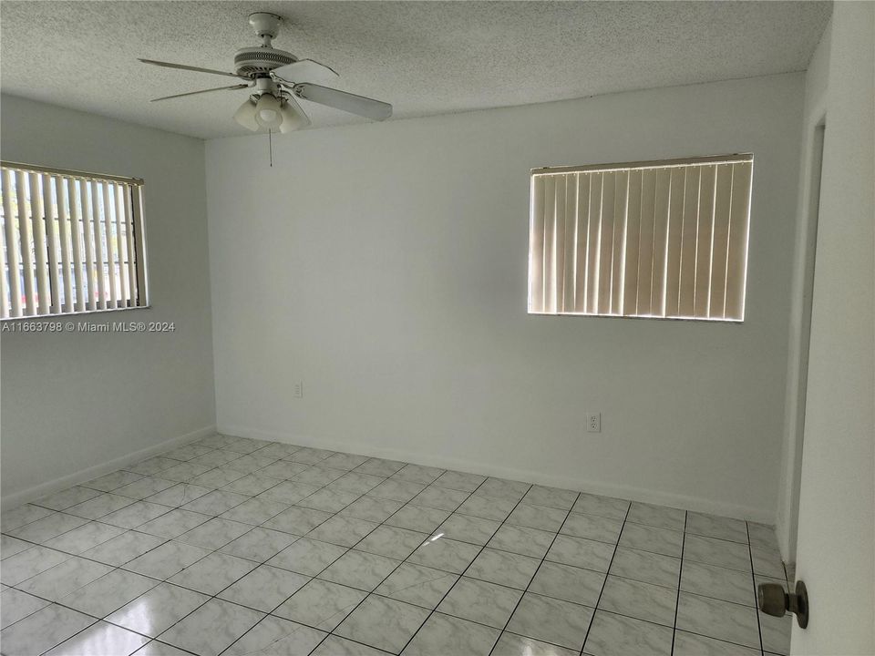 For Sale: $318,900 (3 beds, 2 baths, 1065 Square Feet)