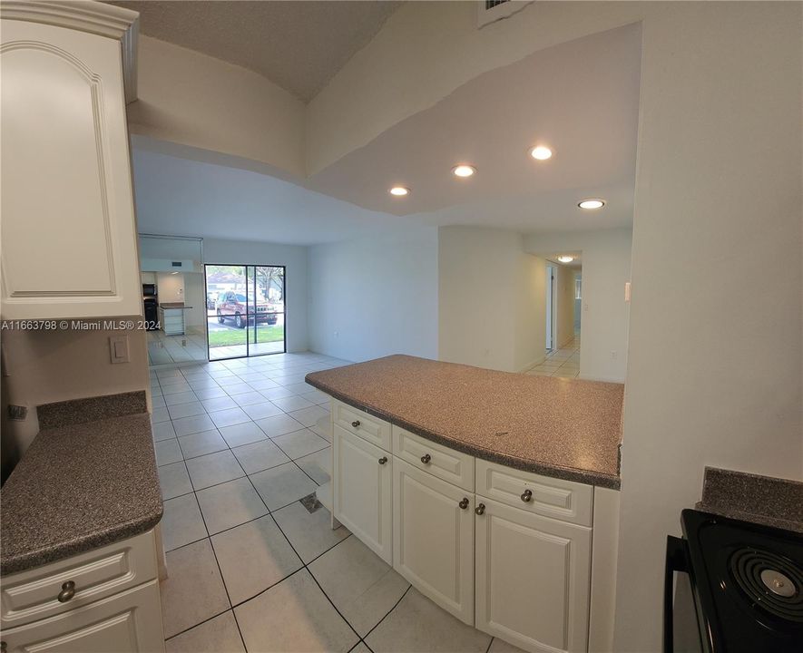 For Sale: $318,900 (3 beds, 2 baths, 1065 Square Feet)