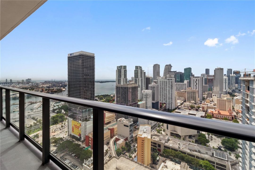 For Sale: $950,000 (1 beds, 1 baths, 550 Square Feet)