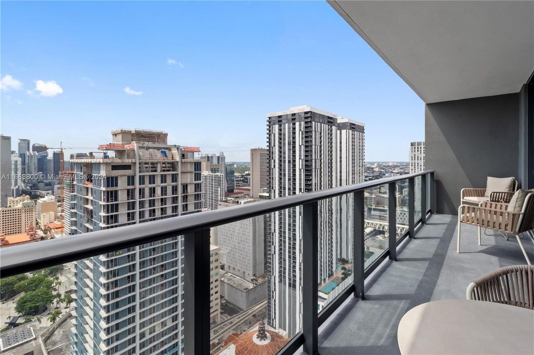 For Sale: $950,000 (1 beds, 1 baths, 550 Square Feet)