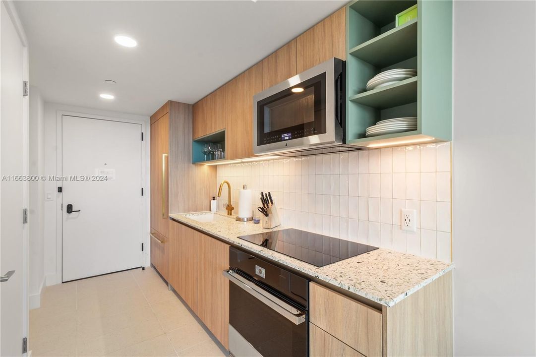 For Sale: $950,000 (1 beds, 1 baths, 550 Square Feet)