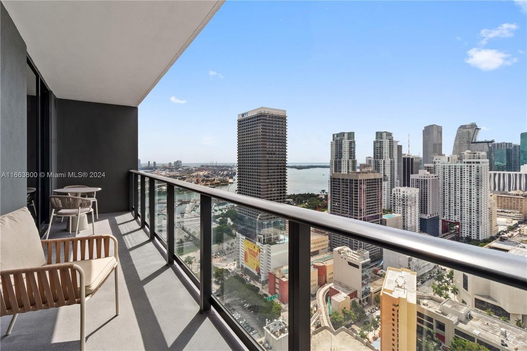 For Sale: $950,000 (1 beds, 1 baths, 550 Square Feet)