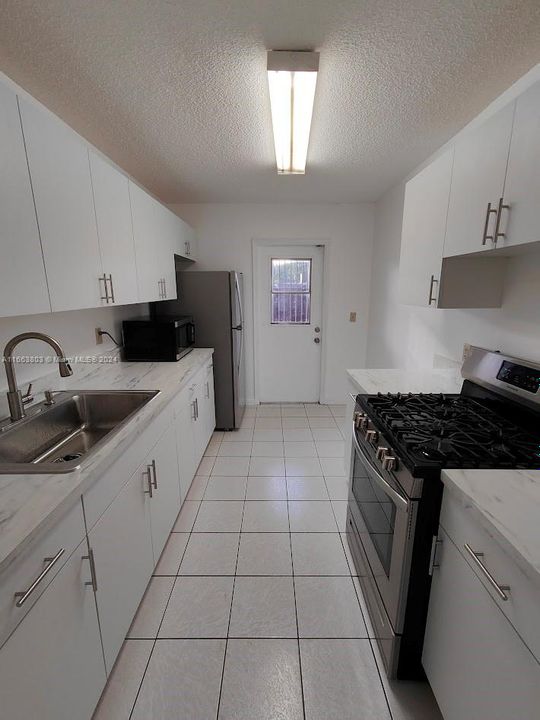 For Rent: $3,300 (3 beds, 2 baths, 1120 Square Feet)