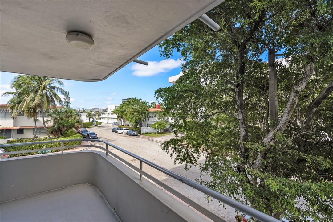 For Sale: $460,000 (2 beds, 2 baths, 1137 Square Feet)