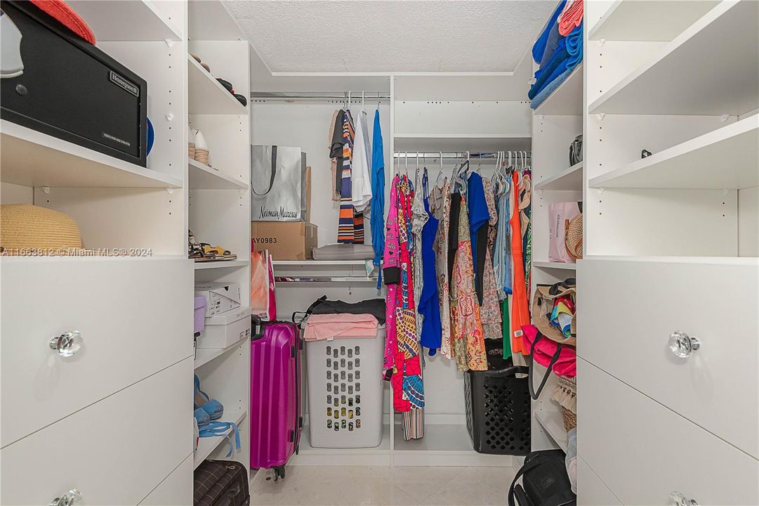 MASTER BEDROOM WALK-CLOSET