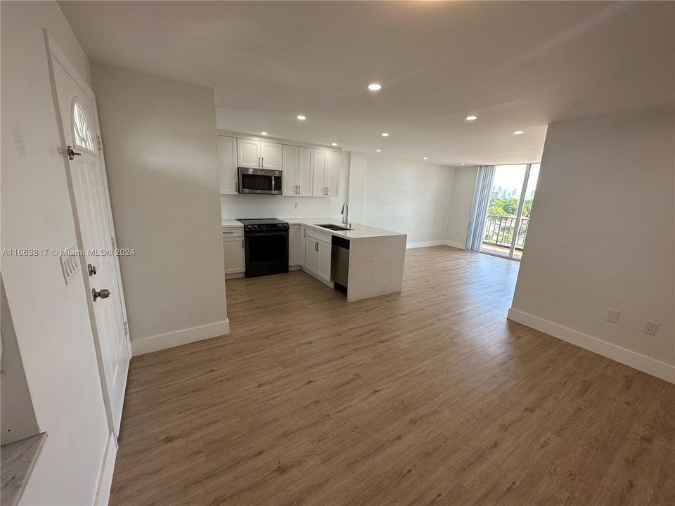 For Rent: $2,800 (2 beds, 2 baths, 890 Square Feet)