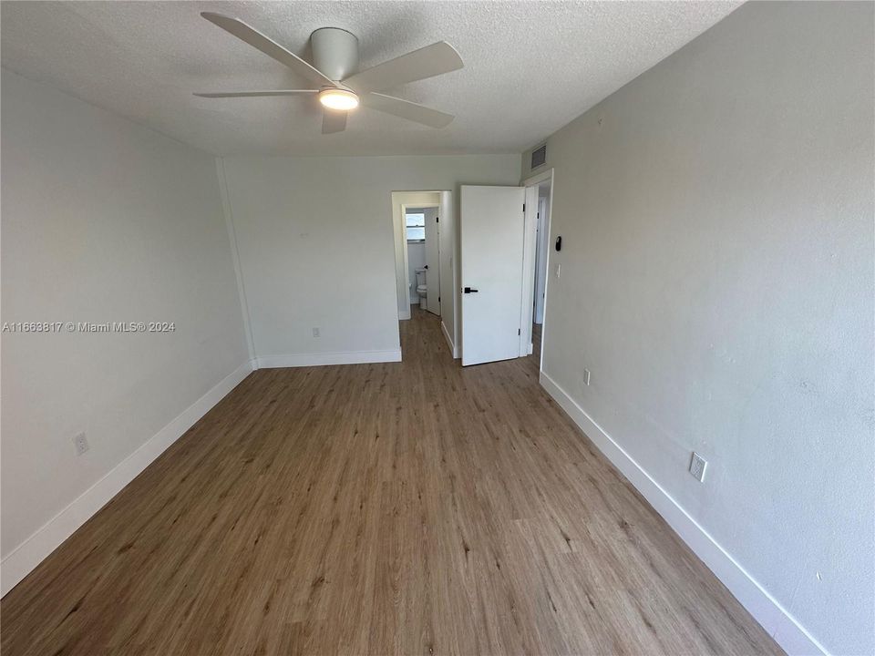 For Rent: $2,800 (2 beds, 2 baths, 890 Square Feet)