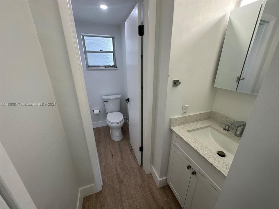 For Rent: $2,800 (2 beds, 2 baths, 890 Square Feet)