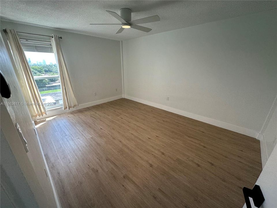 For Rent: $2,800 (2 beds, 2 baths, 890 Square Feet)