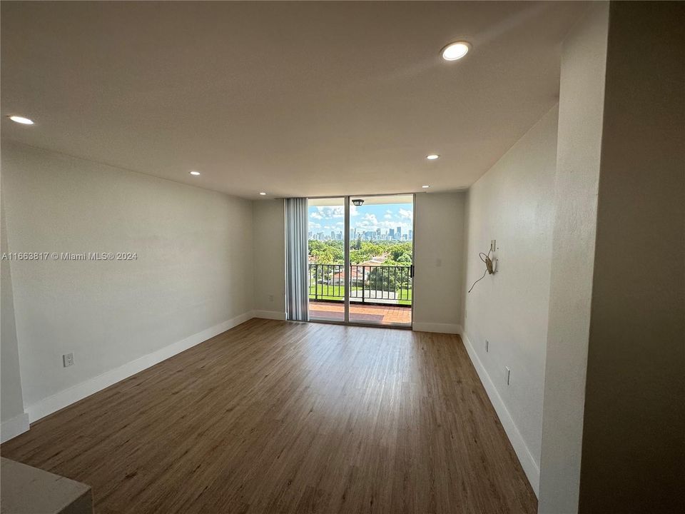 For Rent: $2,800 (2 beds, 2 baths, 890 Square Feet)