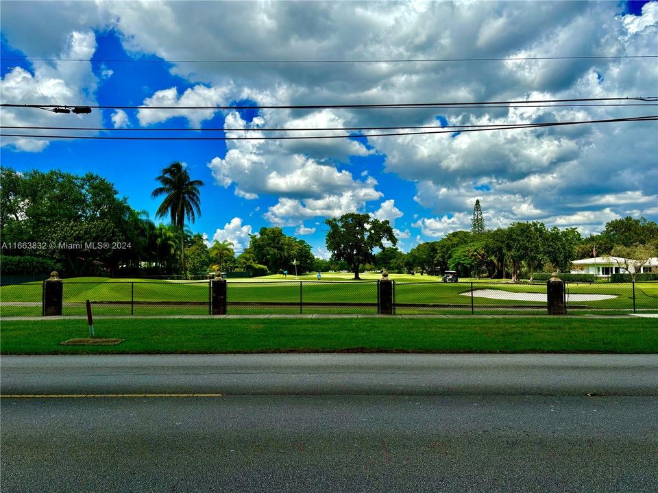 Street view of Killian Greens golf course